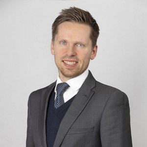 Martin Lycka head photo in suit