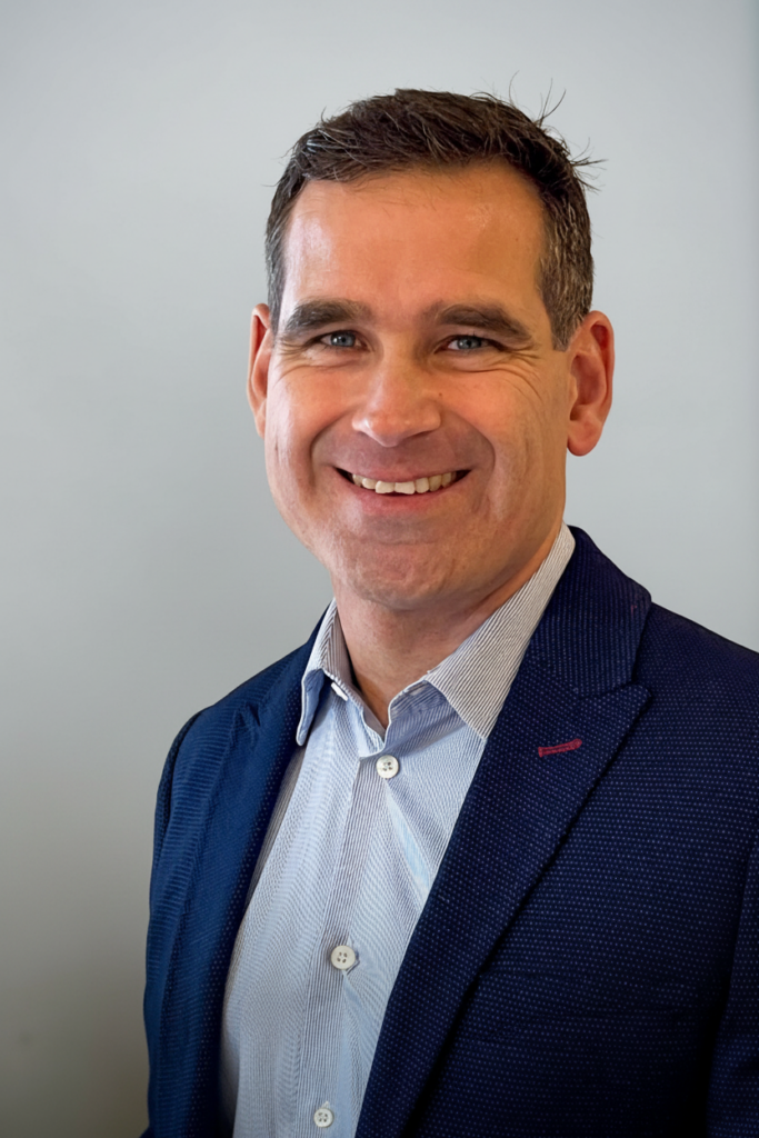 Simon Peralta, VP of Global Partners & International Sales at IDnow.