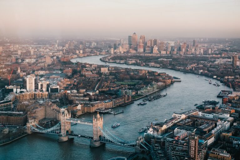 overhead photo of the city of London next to the river